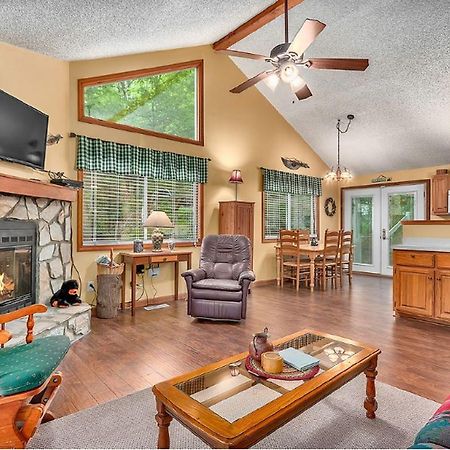 Smoky Mountain Treehouse Maggie Valley Exterior foto