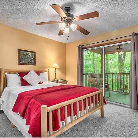 Smoky Mountain Treehouse Maggie Valley Exterior foto