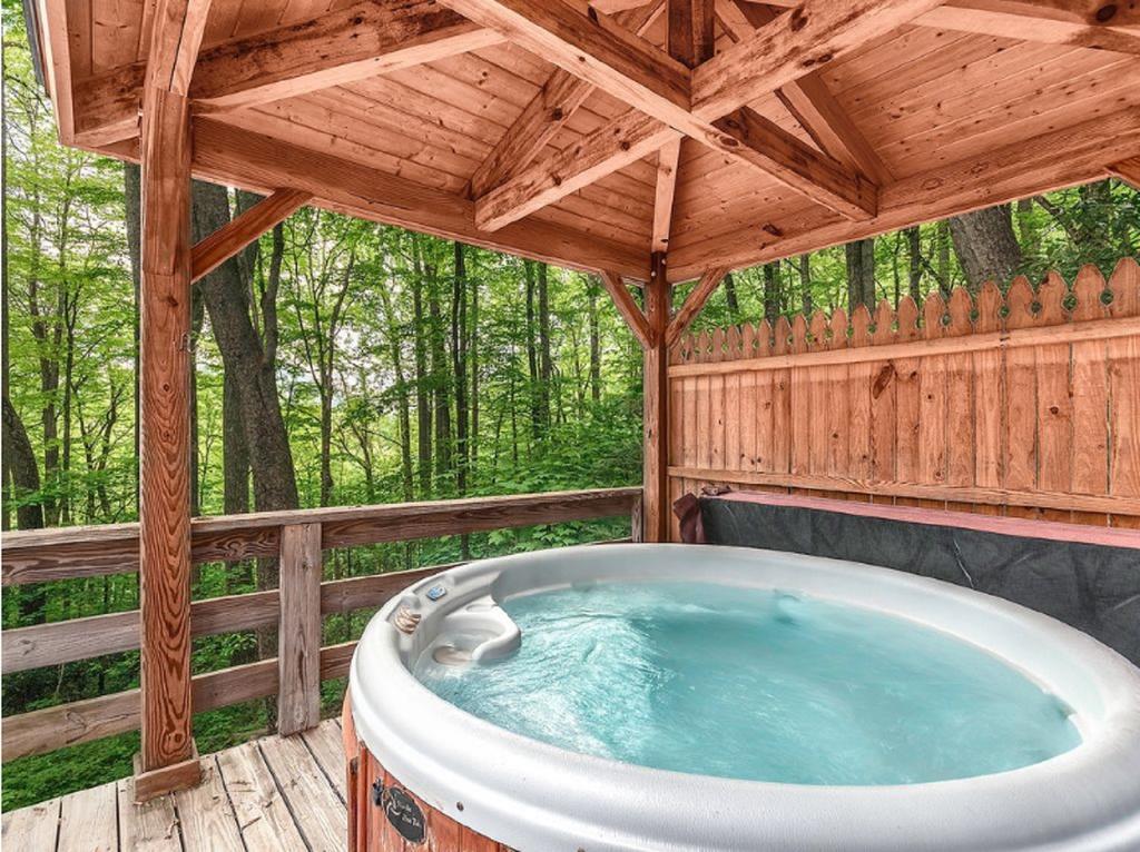 Smoky Mountain Treehouse Maggie Valley Exterior foto