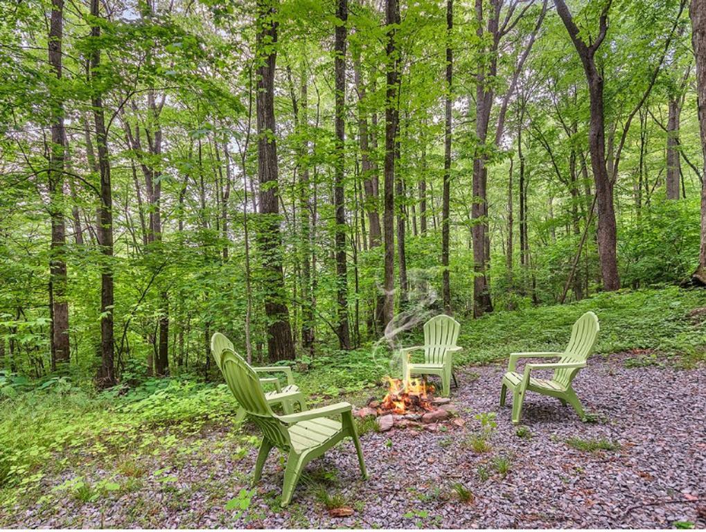 Smoky Mountain Treehouse Maggie Valley Exterior foto